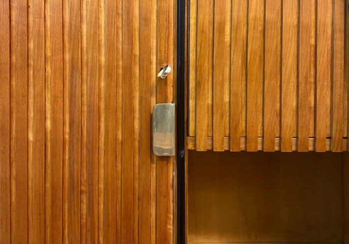 Libreria Taichiro Nakai legno tubolare metallico laccato cristallo ottone La Permanente Mobili 1953 P 071 M 2